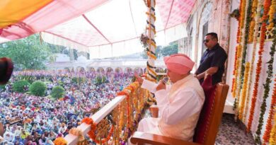 श्री दरबार साहिब एवम् श्री झण्डा साहिब में चला दर्शनों व मनौतियों का क्रम, श्रीमहंत देवेन्द्र दास जी महाराज ने संगतों को दिए दर्शन व आशीर्वाद