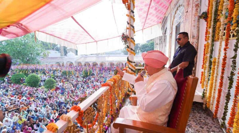 श्री दरबार साहिब एवम् श्री झण्डा साहिब में चला दर्शनों व मनौतियों का क्रम, श्रीमहंत देवेन्द्र दास जी महाराज ने संगतों को दिए दर्शन व आशीर्वाद