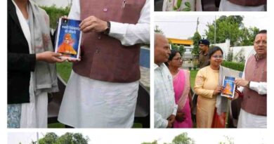 मुख्यमंत्री धामी ने UPSC में चयनित शांभवी, प्रिया और सौम्या को दी बाधाई, कहा इन बेटियों ने परिवार के साथ प्रदेश का भी नाम किया रोशन