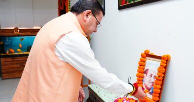 मुख्यमंत्री धामी ने उत्तर प्रदेश के पूर्व मुख्यमंत्री हेमवती नंदन बहुगुणा को श्रद्धा सुमन अर्पित कर दी भावपूर्ण श्रद्धांजलि