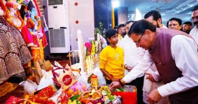 मुख्यमंत्री धामी ने पूर्व अध्यक्ष राज्य पिछड़ा वर्ग आयोग द्वारा आयोजित माता की चौकी कार्यक्रम में किया प्रतिभाग, प्रदेश की सुख-समृद्धि की करी कामना 