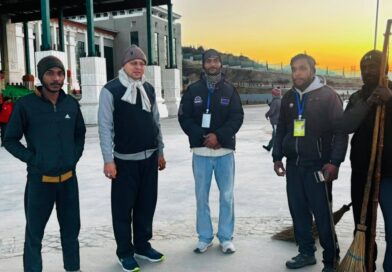 विधानसभा सत्र में योगदान दे रहे कर्मचारियों से मुख्यमंत्री धामी ने की मुलाकात, भोजन व्यवस्थाओं का लिया जायजा