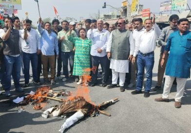 रसोई गैस व पेट्रोल-डीजल की बढ़ती कीमतों के खिलाफ यूथ कांग्रेस का प्रदर्शन