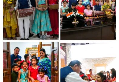 मुख्यमंत्री धामी ने मुख्यमंत्री आवास में सपरिवार मनाया लोकपर्व फूलदेई, प्रदेश वासियों को दीं फूलदेई की शुभकामनाएं 