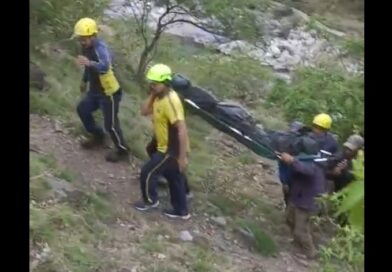 दर्दनाक सड़क हादसा- गहरी खाई में गिरा वाहन, चालक की मौत