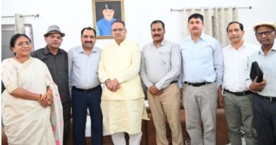 सैनिक कल्याण मंत्री गणेश जोशी से भूतपूर्व सैनिक के प्रतिनिधिमंडल ने की मुलाकात