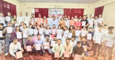 कैबिनेट मंत्री डॉ. धन सिंह रावत ने चयनित 44 कनिष्ठ सहायकों को सौंपे नियुक्ति पत्र