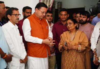 मुख्यमंत्री धामी ने स्वर्गीय मेजर जनरल भुवन चंद्र खण्डूरी को अर्पित की भावभीनी श्रद्धांजलि, परिवार को दी सांत्वना