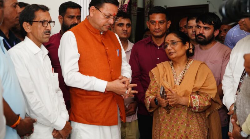 मुख्यमंत्री धामी ने स्वर्गीय मेजर जनरल भुवन चंद्र खण्डूरी को अर्पित की भावभीनी श्रद्धांजलि, परिवार को दी सांत्वना