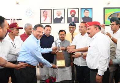 सैनिक कल्याण मंत्री गणेश जोशी के नेतृत्व में रिटायर्ड सैन्य अधिकारियों ने भाजपा के राष्ट्रीय अध्यक्ष नितिन नवीन से की भेंट