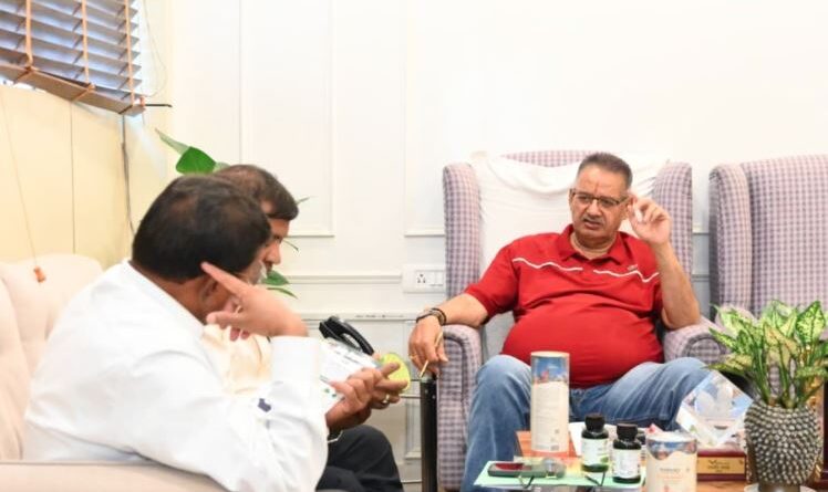 कृषि मंत्री गणेश जोशी ने कृषि एवं उद्यान विभाग के अधिकारियों के साथ की बैठक, किसानों की आय बढ़ाने, नई फसलों को प्रोत्साहन देने पर की चर्चा