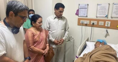 पूर्व कैबिनेट मंत्री सुरेंद्र सिंह नेगी व पूर्व मेयर हेमलता नेगी ने पूर्व मुख्यमंत्री भुवन चंद खंडूरी का अस्पताल पहुंचकर जाना कुशलक्षेम 