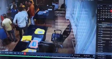 शिक्षकों के साथ मारपीट करने वाला दरोगा सस्पेंड, बेटे के नकल करने पर हुआ था विवाद