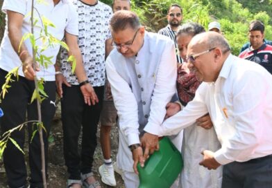 कैबिनेट मंत्री गणेश जोशी ने पौधारोपण कार्यक्रम में किया प्रतिभाग, बोले ‘एक पेड़ माँ के नाम’ अभियान से जुड़कर पर्यावरण संरक्षण का लें संकल्प
