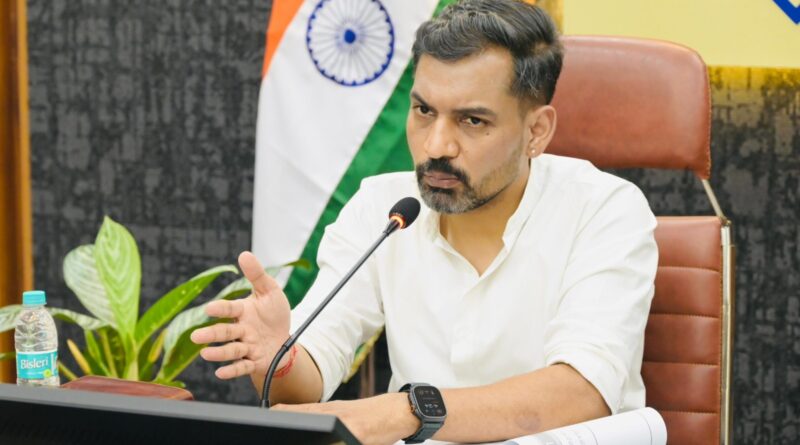 राज्य और राष्ट्रीय महत्व की परियोजनाओं में देरी नहीं होगी बर्दाश्त: डीएम डॉ. आशीष चौहान