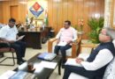 मुख्य सचिव आनंद बर्द्धन ने रेलवे बोर्ड अध्यक्ष के साथ विभिन्न रेलवे प्रोजेक्ट्स के संबंध की बैठक 
