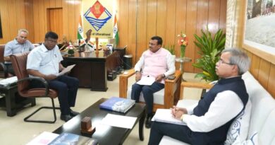 मुख्य सचिव आनंद बर्द्धन ने रेलवे बोर्ड अध्यक्ष के साथ विभिन्न रेलवे प्रोजेक्ट्स के संबंध की बैठक 