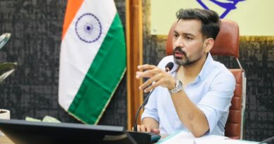 त्रिवेणी घाट से गंगा कॉरिडोर तक- अर्द्धकुंभ-2027 की परियोजनाओं पर डीएम डॉ. आशीष चौहान ने की विस्तृत समीक्षा , अधिकारियों को दिए निर्देश