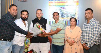 कैबिनेट मंत्री गणेश जोशी ने एसआईआार कार्य में तेजी लाने के सम्बन्ध में पार्टी कार्यकर्ताओं के साथ की बैठक