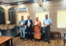 जिलाधिकारी आशीष कुमार भटगांई ने किया डाॅ. कच्चाहारी की पुस्तक का विमोचन