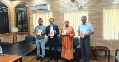 जिलाधिकारी आशीष कुमार भटगांई ने किया डाॅ. कच्चाहारी की पुस्तक का विमोचन