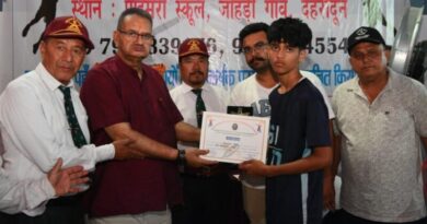 शहीद पंकज गुरुंग मेमोरियल बैडमिंटन टूर्नामेंट का हुआ समापन, कैबिनेट मंत्री गणेश जोशी ने खिलाड़ियों का बढ़ाया उत्साह