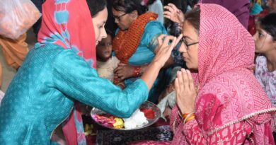 सुप्रसिद्ध ‘गुरु गोरखनाथ मन्दिर’ के बैशी कार्यक्रम में शामिल हुई कैबिनेट मंत्री रेखा आर्या, प्रदेशवासियों की सुख-समृद्धि की करी कामना 