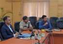 जिलाधिकारी आशीष भटगांई ने वाइब्रेंट विलेज कार्यक्रम के प्रभावी क्रियान्वयन को लेकर की समीक्षा बैठक, अधिकारियों को दिए निर्देश 