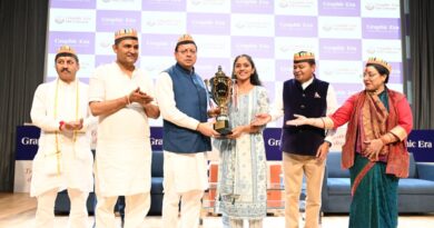 मुख्यमंत्री धामी ने ग्राफिक एरा हिल यूनिवर्सिटी में अकादमिक ब्लॉक एवं ऑडिटोरियम का किया उद्घाटन, मेधावी छात्र-छात्राओं को किया सम्मानित