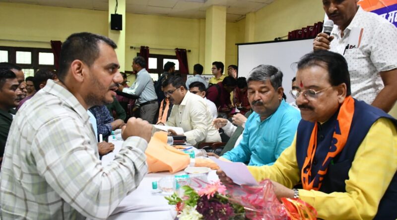 मुख्यमंत्री धामी के नेतृत्व में ‘जन-जन की सरकार, जन-जन के द्वार’ अभियान बना सुशासन का प्रभावी माध्यम, 2,366 से अधिक नागरिक हुए लाभान्वित, शासन पहुंचा गांव-गांव