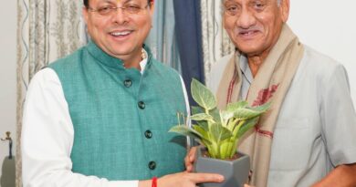 मुख्यमंत्री धामी से पूर्व मुख्यमंत्री विजय बहुगुणा ने की शिष्टाचार भेंट, विभिन्न समसामयिक विषयों पर की चर्चा 