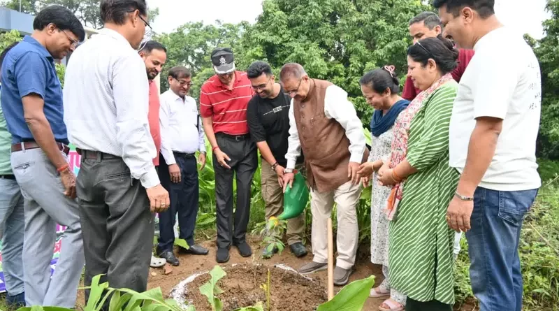 लोकपर्व हरेला पर कृषि मंत्री गणेश जोशी ने किया पौधारोपण, पर्यावरण संरक्षण का दिया संदेश