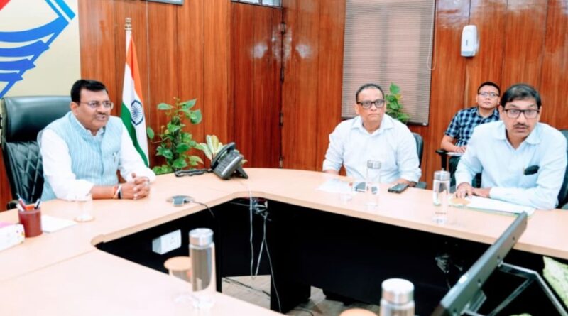 मुख्य सचिव आनन्द बर्द्धन ने ग्रोथ सेंटर्स की प्रगति के सम्बन्ध में विभागों के साथ की बैठक,दिए निर्देश