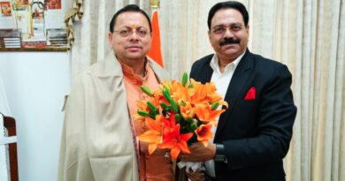 राज्य पिछड़ा वर्ग कल्याण परिषद उपाध्यक्ष अशोक वर्मा ने मुख्यमंत्री धामी से की शिष्टाचार भेंट, जनसमस्याओं की सौंपी रिपोर्ट 