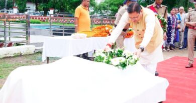 मुख्यमंत्री धामी ने एलआईयू निरीक्षक स्व. मनोज मनराल को दी श्रद्धांजलि