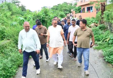 कैबिनेट मंत्री गणेश जोशी ने अतिवृष्टि से प्रभावित क्षेत्रों का किया निरीक्षण, अधिकारियों को दिए सख्त निर्देश