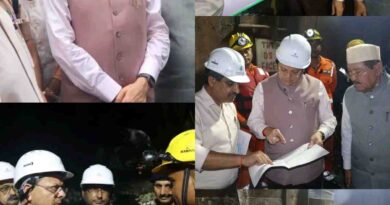 बेहद खराब मौसम के बीच मुख्यमंत्री धामी पहुंचे ग्राउंड जीरो पर , रेस्क्यू ऑपरेशन का लिया जायजा