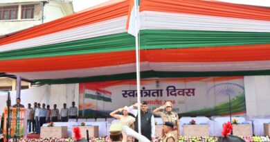 टिहरी में प्रभारी मंत्री गणेश जोशी ने किया ध्वजारोहण, स्वतंत्रता सेनानियों और शहीदों को किया नमन