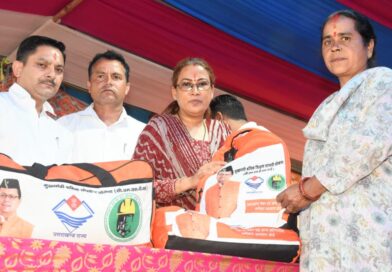 कैबिनेट मंत्री रेखा आर्या ने धौलाघाट में श्रम विभाग का विशाल किट वितरण कार्यक्रम किया शुभारंभ, 280 पात्र महिला श्रमिकों, पुरुषों एवं बच्चों को वितरित की गईं पोषण