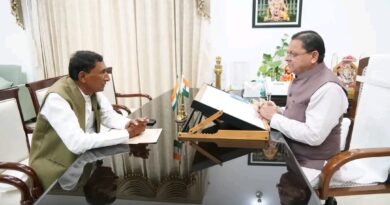 मुख्यमंत्री धामी से विधायक बिशन सिंह चुफाल ने की भेंट, विभिन्न विषयों पर की चर्चा