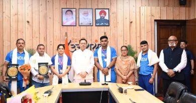 कॉमनवेल्थ गेम्स के पदक विजेताओं और प्रशिक्षकों को मुख्यमंत्री धामी ने किया सम्मानित