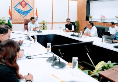 मुख्य सचिव आनन्द बर्द्धन ने राजस्व वृद्धि के सम्बन्ध में अधिकारियों के साथ की बैठक, दिए निर्देश 