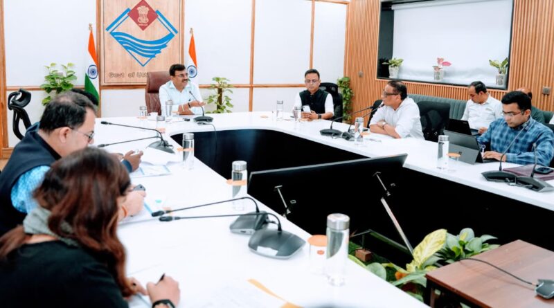 मुख्य सचिव आनन्द बर्द्धन ने राजस्व वृद्धि के सम्बन्ध में अधिकारियों के साथ की बैठक, दिए निर्देश 