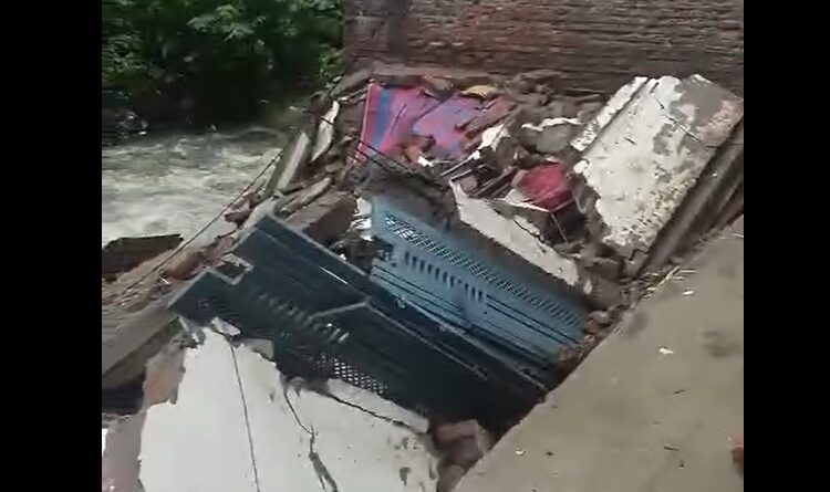 देहरादून में तेज बारिश से बड़ा हादसा, करगी ग्रांट में दो दुकानें और एक मकान ढहा, लोगों में दहशत
