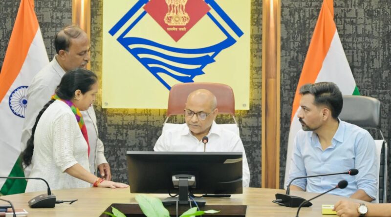 गढ़वाल आयुक्त आनंद स्वरूप ने समाधान दिवस में 145 से अधिक फरियादियों की सुनी समस्याएं, अधिकारियों को त्वरित कार्रवाई के दिए निर्देश 
