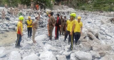 तमक नाले में ह्यूम पाइप डालकर अस्थाई मोटर मार्ग तैयार, वाहनों की आवाजाही हुई सुचारु, सेना और स्थानीय लोगों को राहत