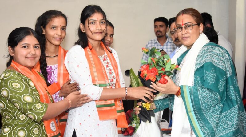 युवाओं को अधिकारों के साथ कर्तव्यों का भी निर्वहन करना होगा : कैबिनेट मंत्री रेखा आर्या