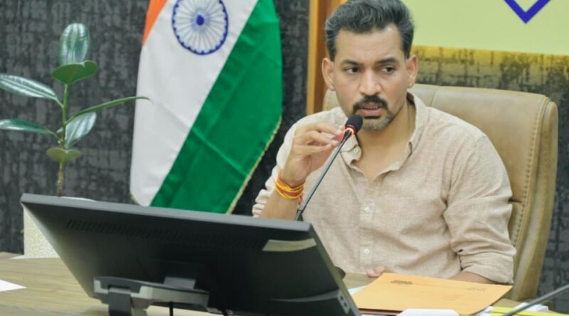 मतदाता सूची को त्रुटिरहित बनाने पर जोर, डीएम डॉ. आशीष चौहान ने ईआरओ और बीएलओ को दिए सख्त निर्देश