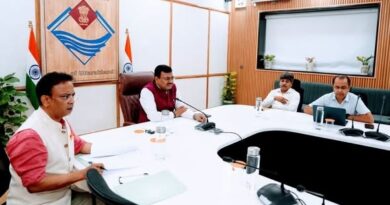 मुख्य सचिव आनन्द बर्द्धन ने वन डिस्ट्रिक्ट वन फेस्टिवल एवं निर्यात संवर्धन को लेकर जिलाधिकारियों के साथ की बैठक