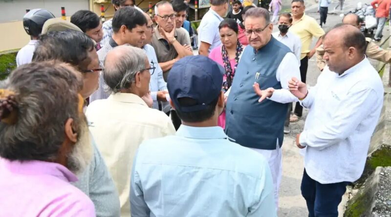 कैबिनेट मंत्री गणेश जोशी ने चिड़ोंवाली में क्षतिग्रस्त पुल का किया निरीक्षण 